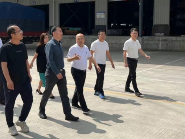 广东援疆副总指挥长参观海元物流商城