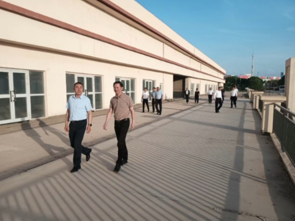 新疆喀什疏附县领导参观海元物流商城